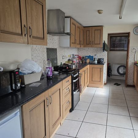 Room in a Shared House, Bristol Road, B5 - Photo 4