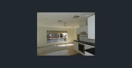 Spacious 5-Bedroom Family Home in Peaceful Pitt Town Setting - Photo 5