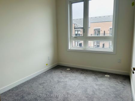 Townhouse For Lease | N8147586 - Photo 4