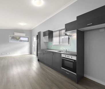 2 Bedroom House - Photo 6