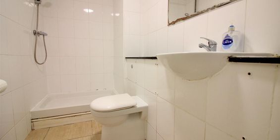 Hanworth Road, Hounslow - Photo 3