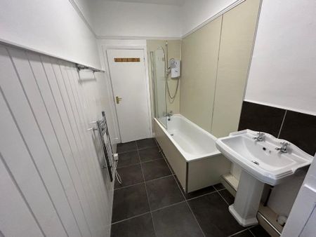 3 bedroom flat to rent - Photo 5