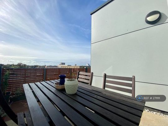 1 bedroom penthouse to rent - Photo 1