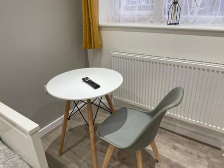 1 bedroom semi-detached house to rent - Photo 3