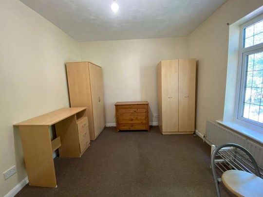 Redhill, SO16 - Photo 1