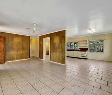 Convenient CBD Location – Three Bedroom Brick Home - Photo 1