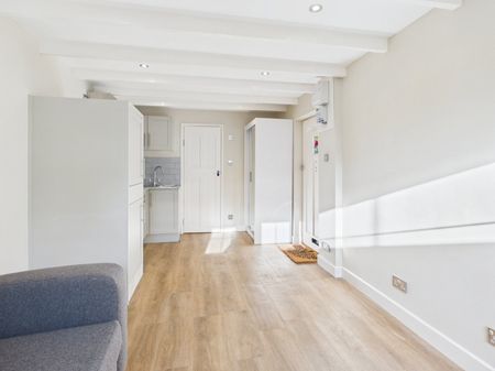 Farthing Green Lane, Stoke Poges,SL2 - Photo 2