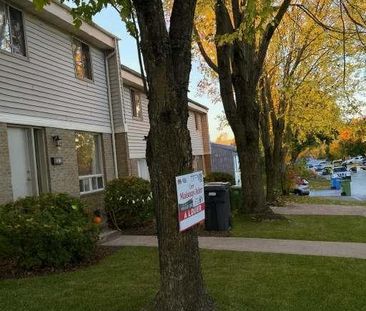 5 ET DEMI DISPONIBLE LE 1ER OCTOBRE 2025 - Photo 2