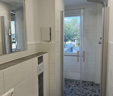 NEU SANIERT ! sonnige 3-Raum-Wohnung mit Balkon - Photo 3