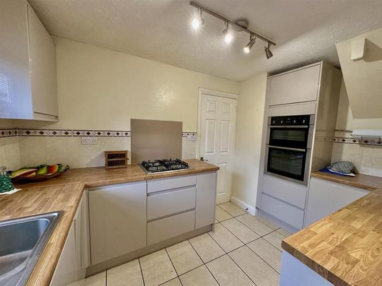 4 bedroom detached house to rent - Photo 1