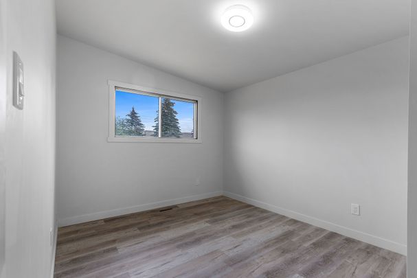 4702 14 Street Northwest, Calgary - Photo 1