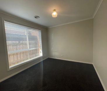 Stunning 3-Bedroom Home in South Morang - Photo 4