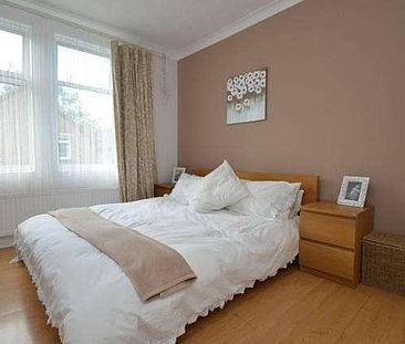 Bedroom Property In Guildford, GU1 - Photo 4