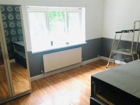 3 bedroom terraced house to rent - Photo 4