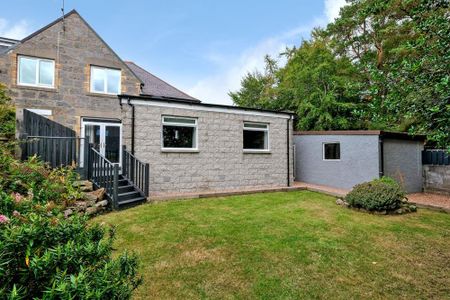 4 bedroom semi-detached house to rent - Photo 4