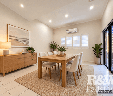 Townhouse Close to Padstow Station and Four-Car Parking - Photo 2