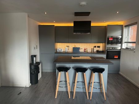 3 Bed Flat, Platt House, M5 - Photo 4