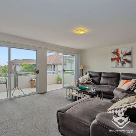 2-Bedroom Apartment in Prime Location â Top Floor with Stunning Views and Excellent Airflow! - Photo 3