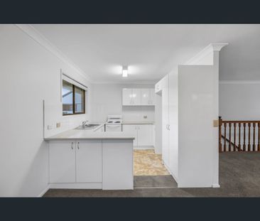16 Bellbird Avenue, Burleigh Waters, Qld 4220 - Photo 4