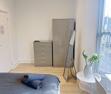 Room in a Shared House, Newcombe Street, L6 - Photo 4