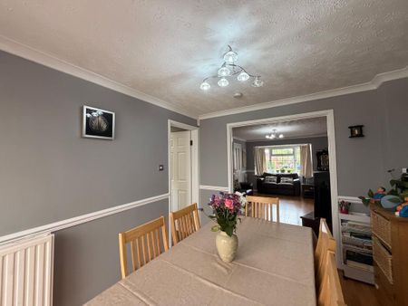 4 bedroom detached house to rent - Photo 5