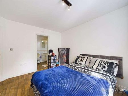 Spring Gardens Road - Bed Bath - Great Location, HP13 - Photo 4