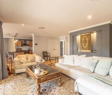 Large luxury home with eloquent street appeal - Photo 3