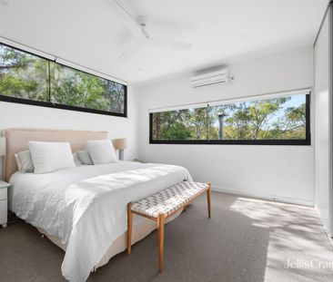 Three-Bedroom Townhouse Overlooking the Yarra River - Photo 3