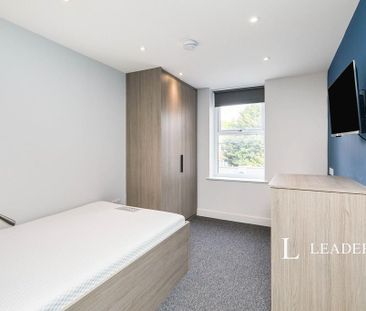 1 bedroom in a house share to rent - Photo 2