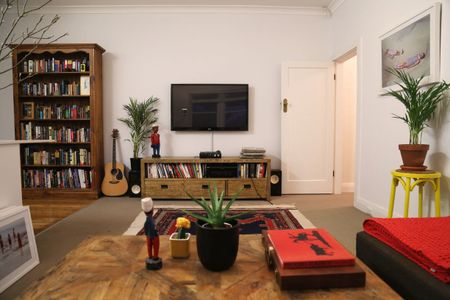 Spacious Two-Bedroom Apartment in Small Security Building - Photo 5