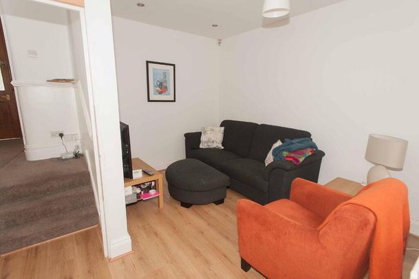 8 Adelaide Avenue, Belfast, BT9 7FY - Photo 1