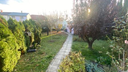 Idyllisches Familienhaus mit großem Garten und Garage am Stadtrand im 10. Bezirk! Nahe Oberlaa. Teilweise Möbliert - Foto 4