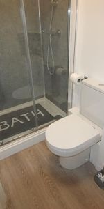 1 bedroom in a house share to rent - Photo 4