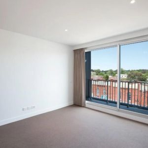 A Well-Connected Glen Iris Lifestyle! - Photo 2