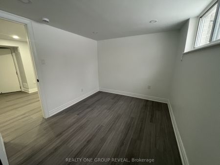 75 Regatta Crescent #Basement - Photo 2