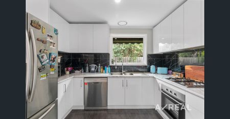 38 Primrose Hill Close, Endeavour Hills, Vic 3802 - Photo 5