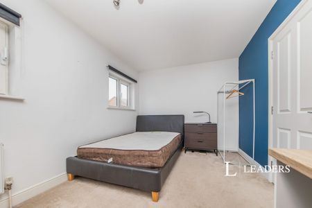 3 bedroom mid-terrace to rent Patteson Road, IP3 - Photo 4