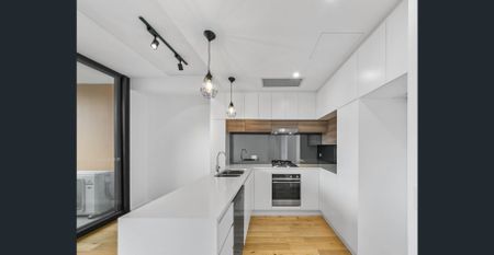 Supersized 2-bedroom in a convenient location - Photo 2