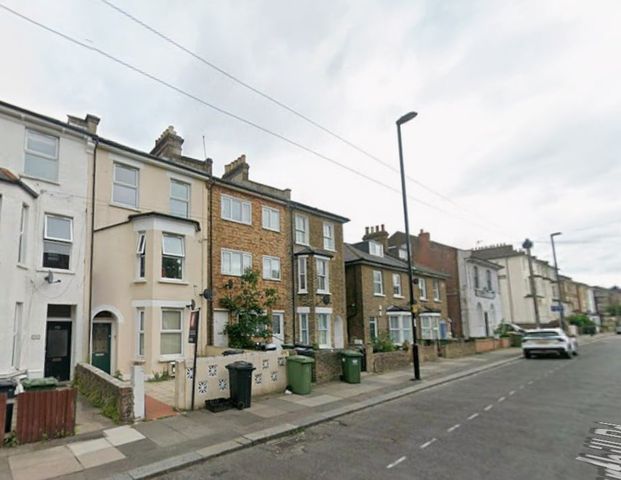 Studio Flat, Courthill Road, SE13 - Photo 1