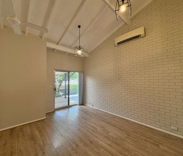 Renovated 2-Bedroom Villa with Garden in Sought-After Palmyra - Photo 1