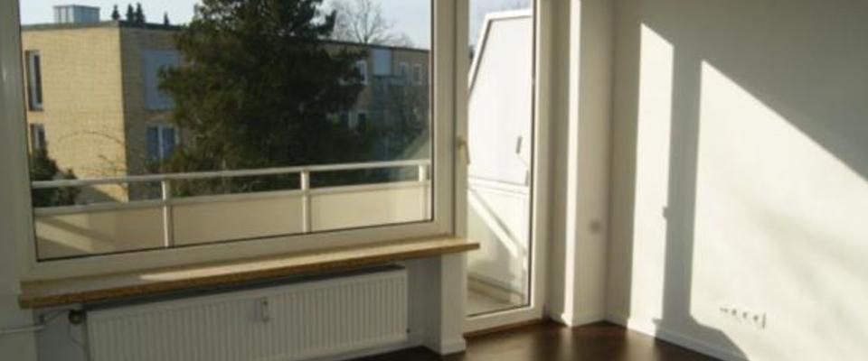 Zentrale 2-Zimmer-Wohnung mit Balkon und Einbauküche in Rellingen - Photo 1