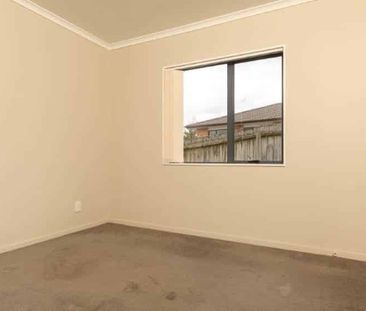 Pet Friendly Three Bedroom House - Photo 3