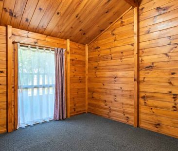 Elegant Three-Bedroom Family Home in Glendene, Auckland - Photo 5