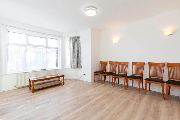 4 bedroom flat to rent - Photo 1