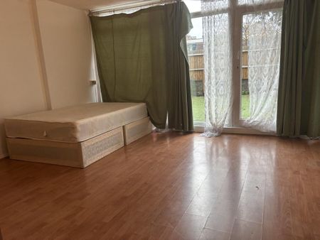 House share to rent - Photo 2