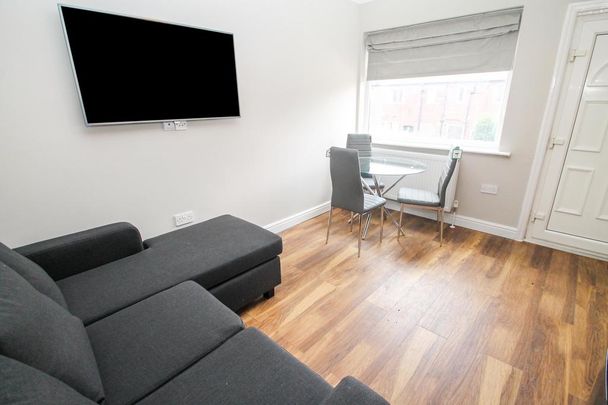 3 bedroom terraced house to rent - Photo 1