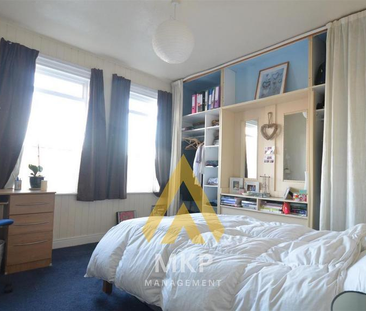 4 bedroom terraced house to rent - Photo 3