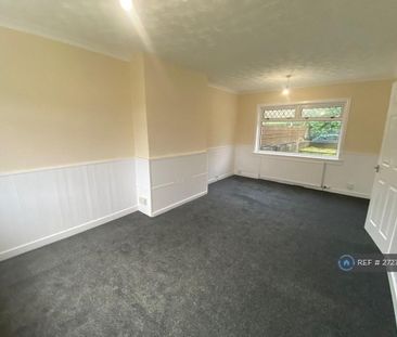 3 bedroom end of terrace house to rent - Photo 2