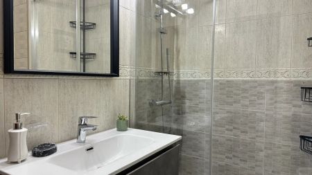 4-bedroom apartment for rent in Aluche, professionals and students welcome - Photo 4