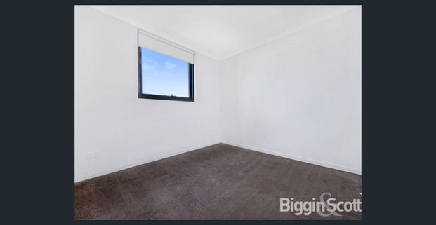 Living in the heart of Springvale Central - Photo 1